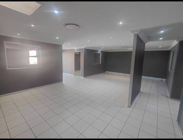 100M² OFFICE TO LET IN FOURWAYS